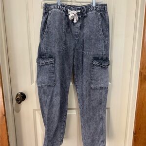 GAP Women’s Charcoal Cargo Pant